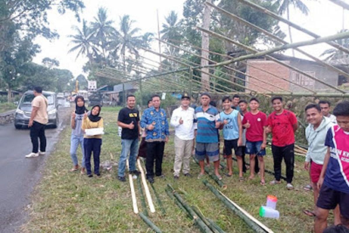 Pj Wako Payakumbuh Rida Ananda Turun tinjau salah satu gorong-gorong yang dalam pengerjaan