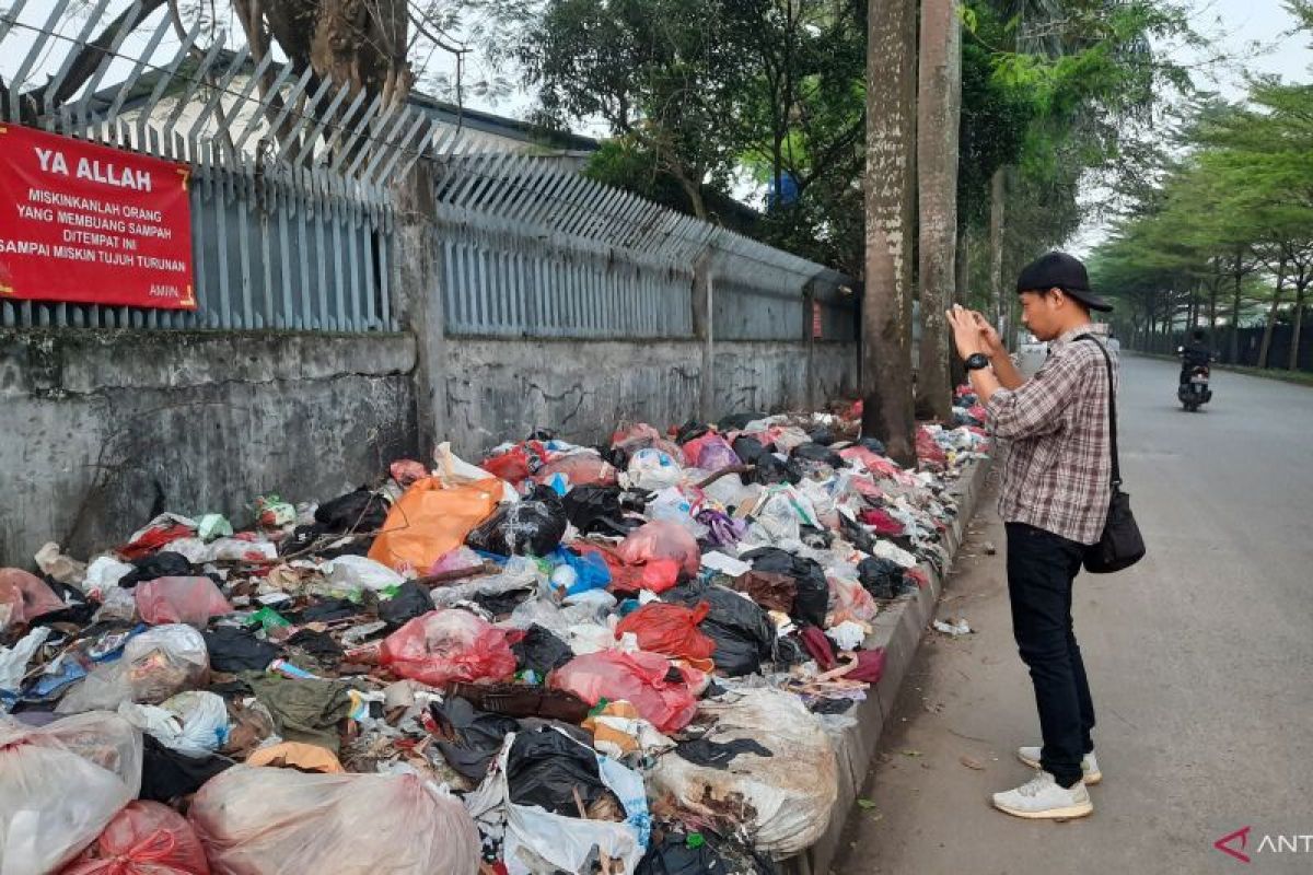 Pembakar sampah di Tangerang juga diancam pidana dan denda