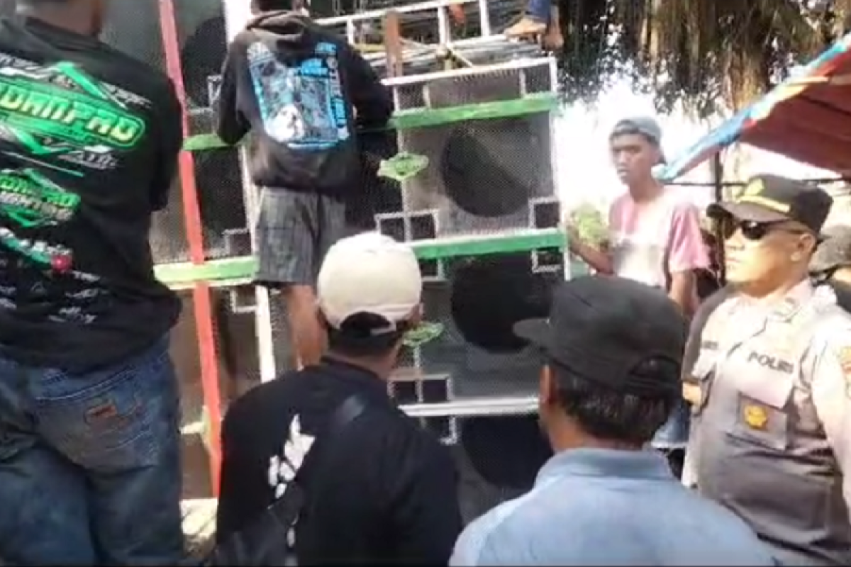 Polisi Blitar bongkar sound system peserta karnaval