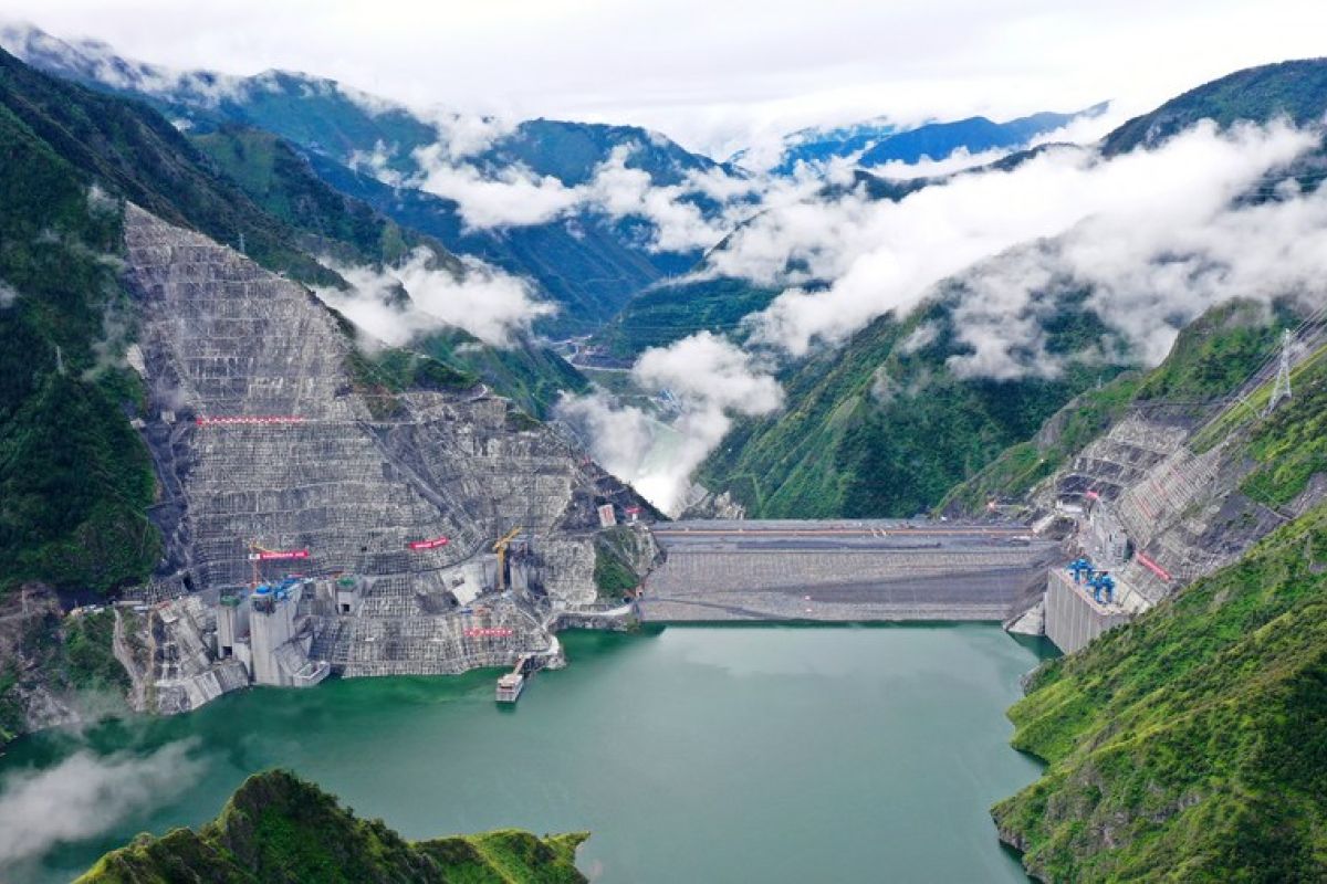 Pembangunan pembangkit listrik tenaga surya raksasa dimulai di Sichuan