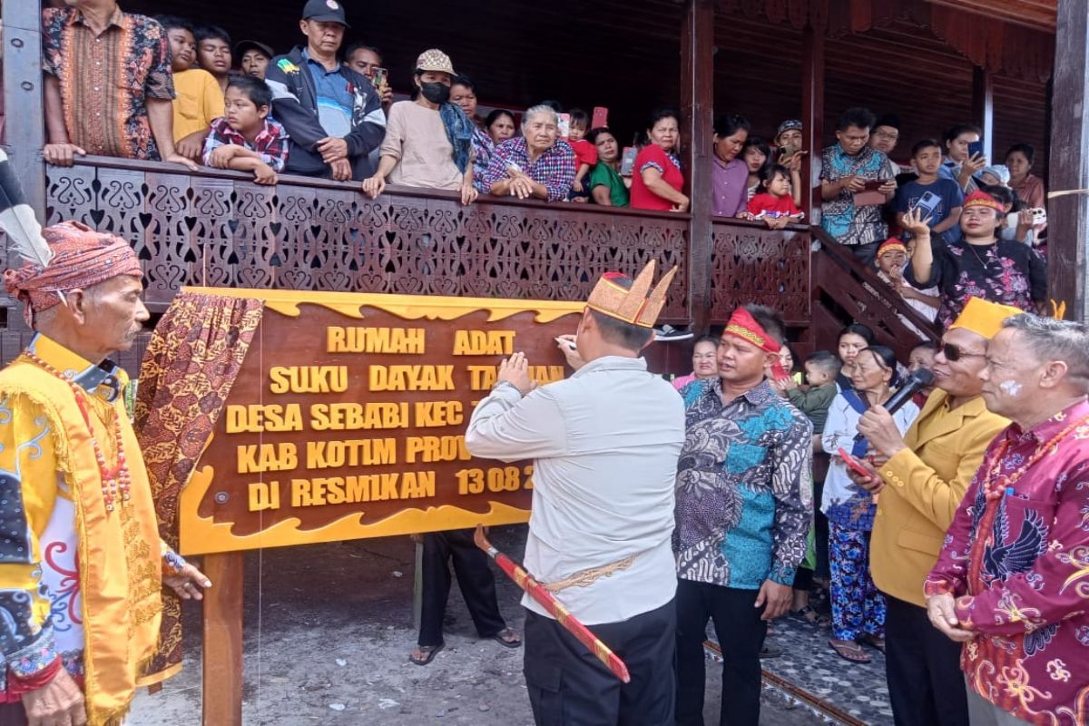 Pemkab Kotim bangga masyarakat lestarikan rumah adat Dayak Tamuan