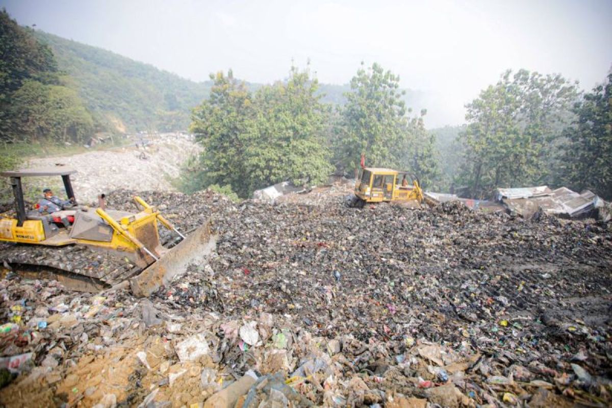 8.000 ton lebih sampah belum terangkut dari Kota Bandung