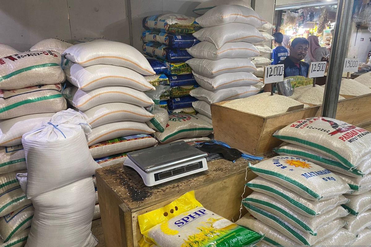 Bulog salurkan 65.453 ton beras SPHP ke seluruh Jabar kendalikan harga