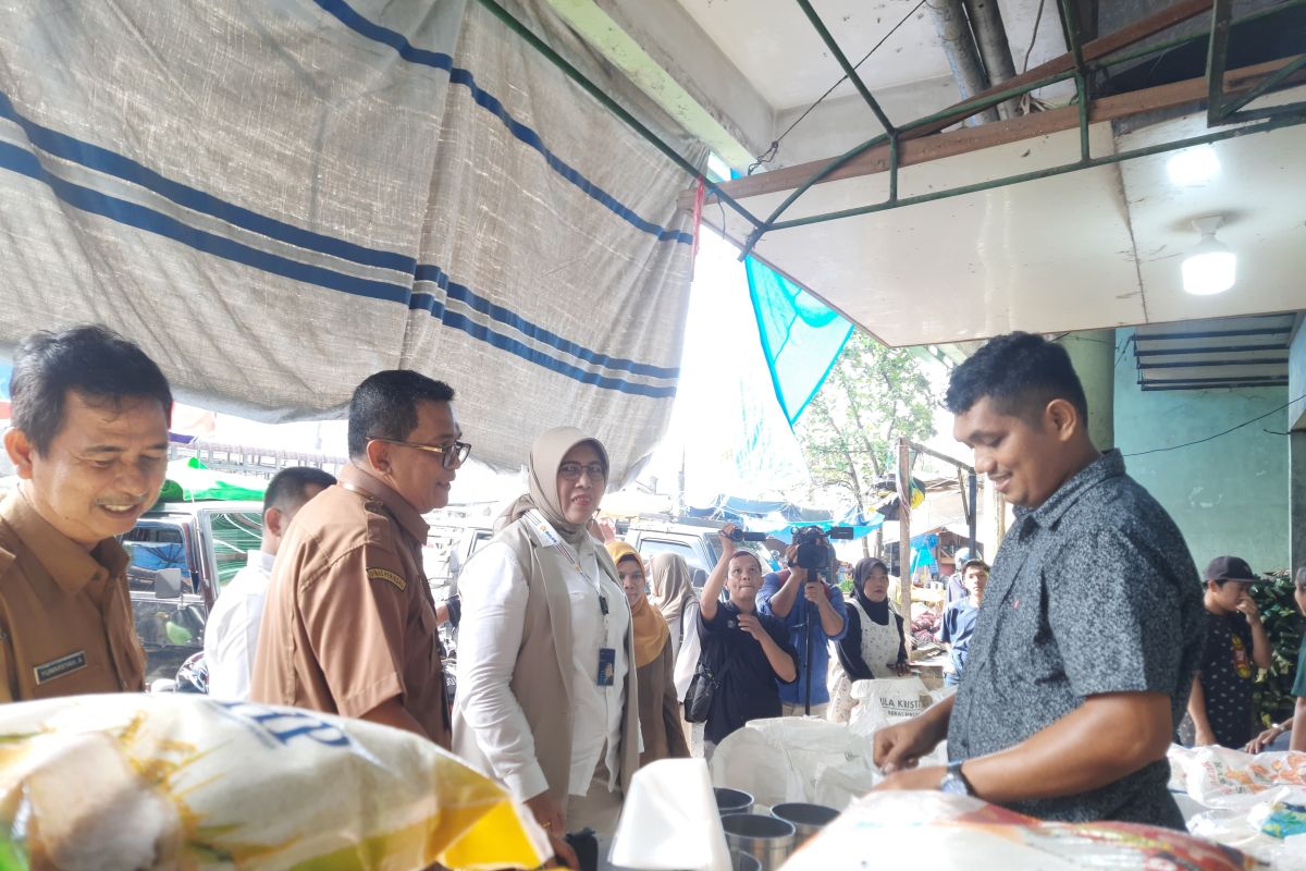 Pemprov-Bulog Sumbar monitoring ketersediaan beras di pasar Padang