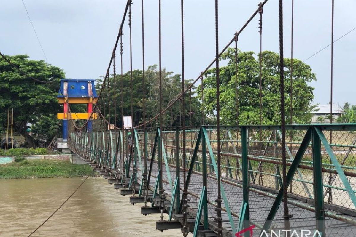 Pengendara "takut" lewati jembatan gantung Nunu-Maesa