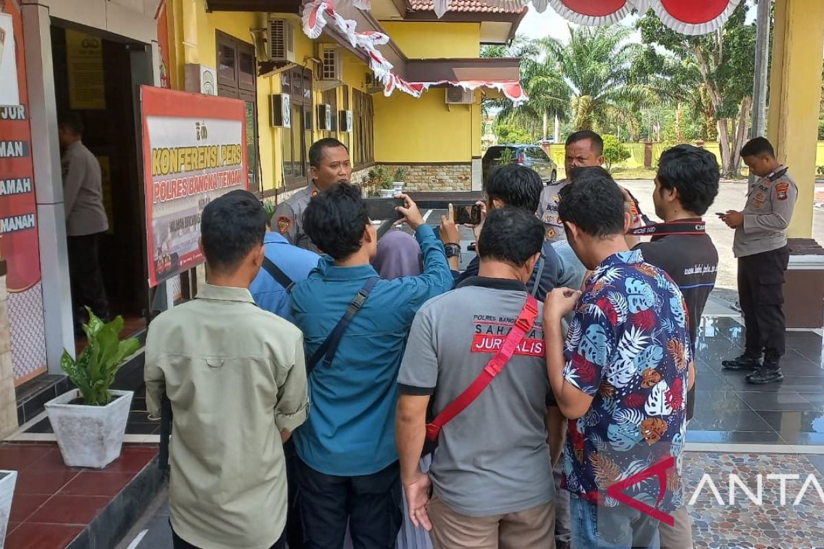 Polres Bangka Tengah cek legalitas kapal asing ambil besi tua di perairan Tanjung Pura