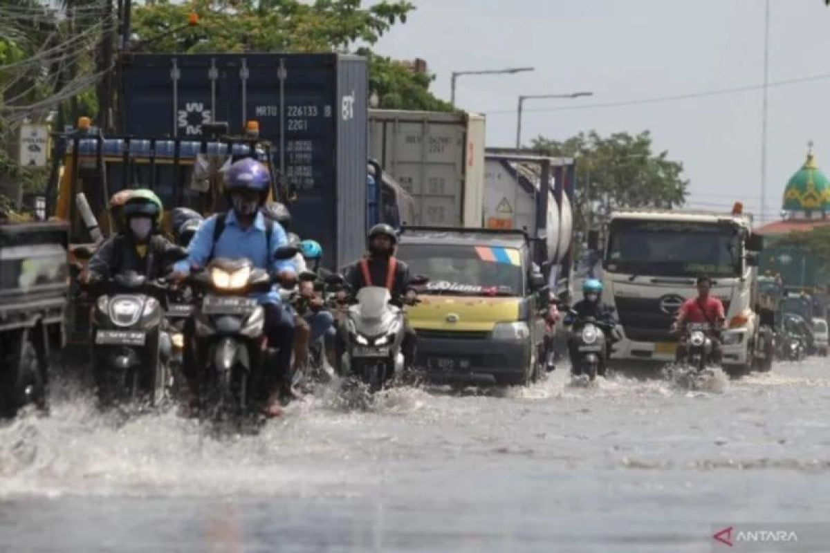 BMKG Tanjung Perak imbau masyarakat pesisir Surabaya waspada banjir rob