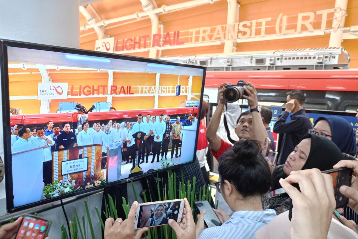 Jokowi resmikan operasionalisasi LRT Jabodebek