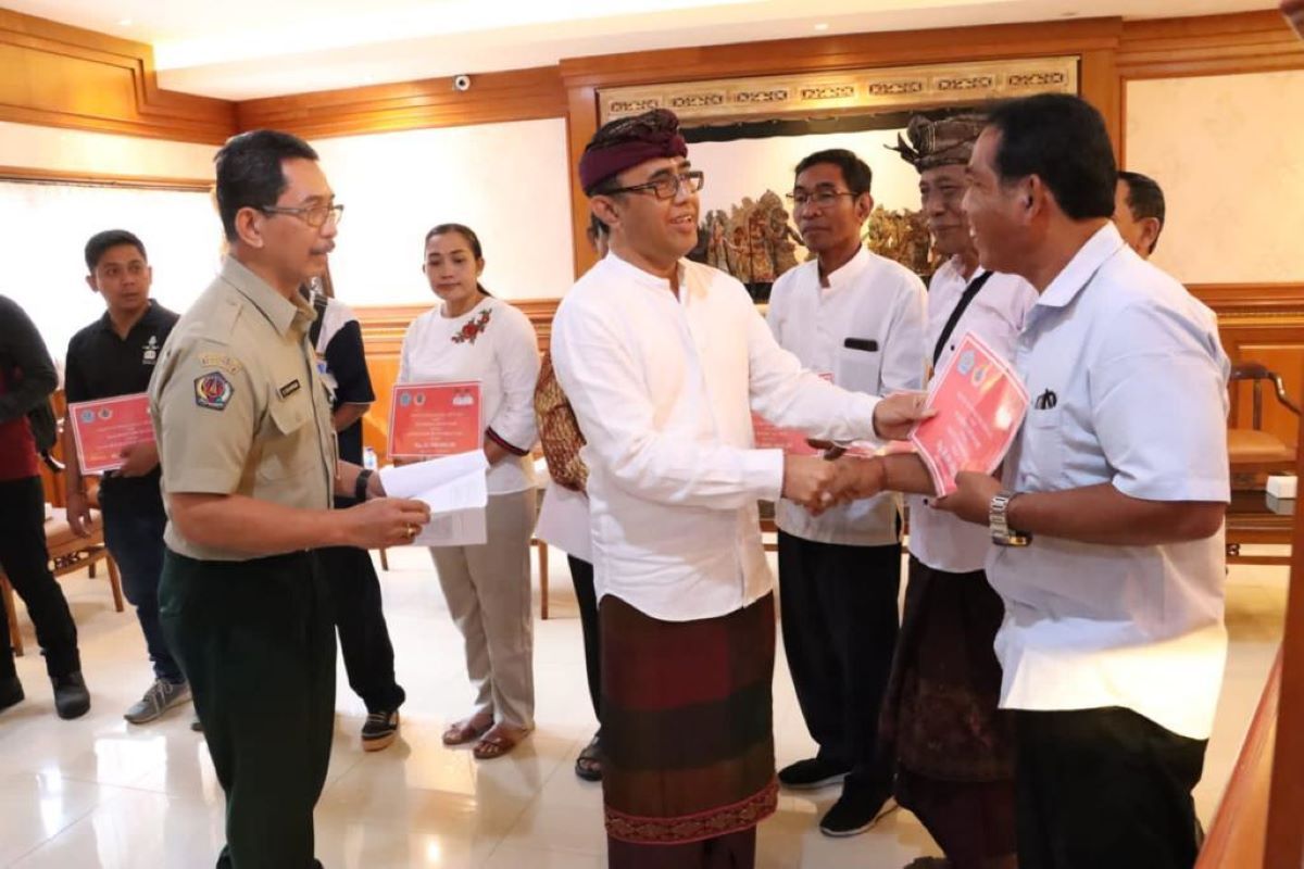 Pemkot Denpasar serahkan bantuan bagi korban kebakaran dan bencana alam