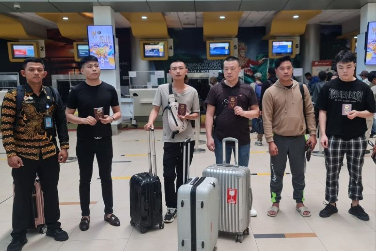 Kantor Imigrasi Kelas I TPI Jambi deportasi empat WNA China