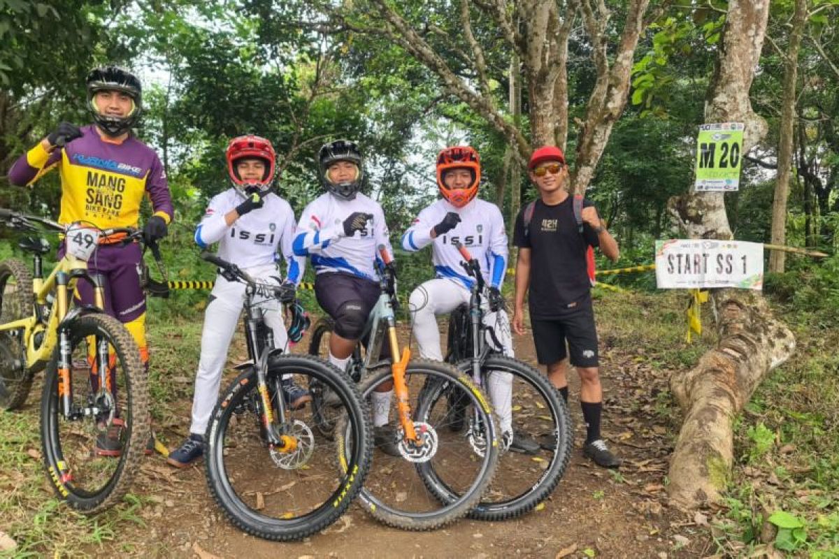 Atlet sepeda sport Kepri lolos PON nomor Enduro dan Downhill