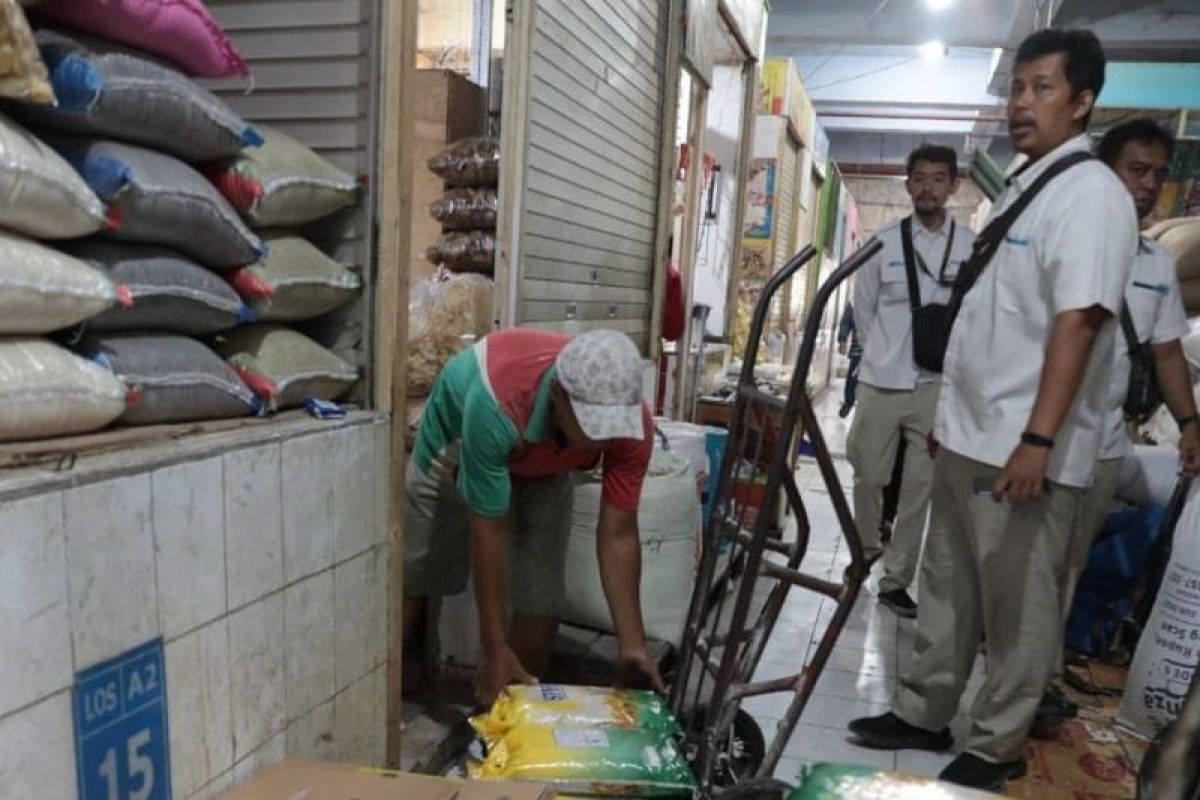Bulog Madiun distribusikan beras SPHP ke pedagang pasar tradisional