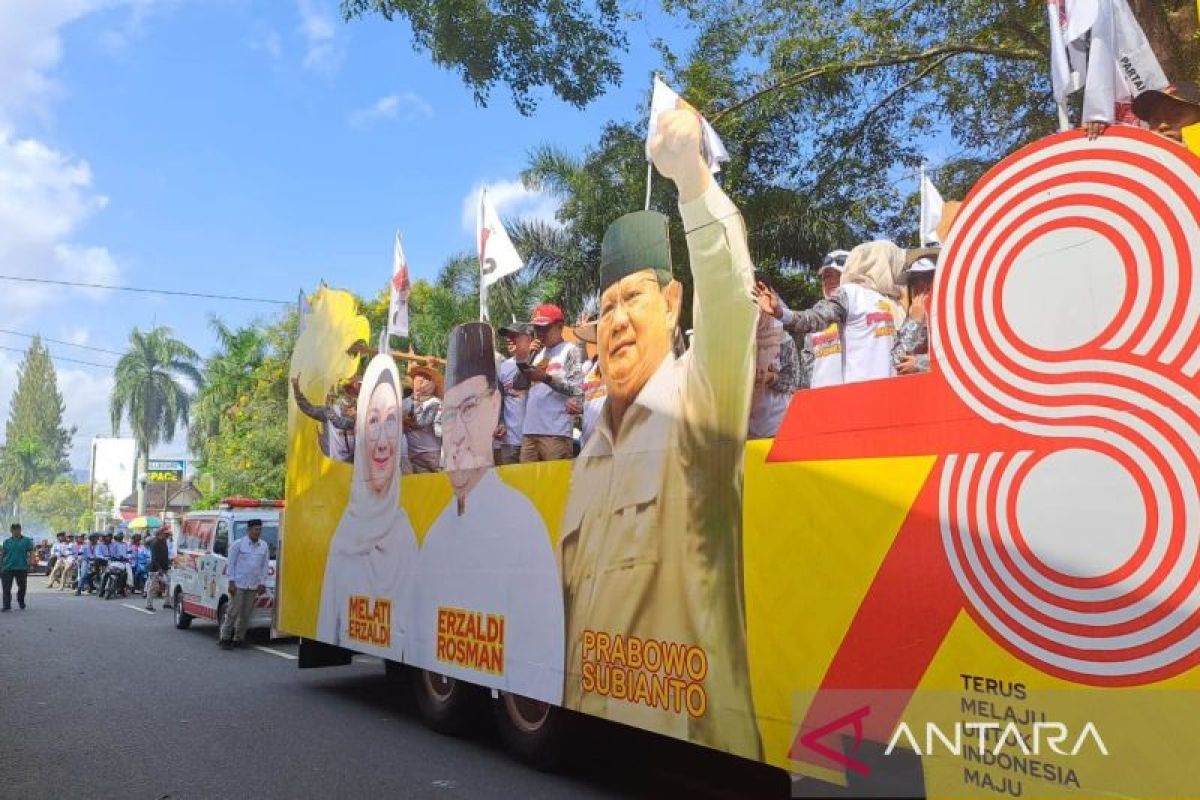 Pawai mobil hias di Bangka Belitung bernuansa Pemilu 2024
