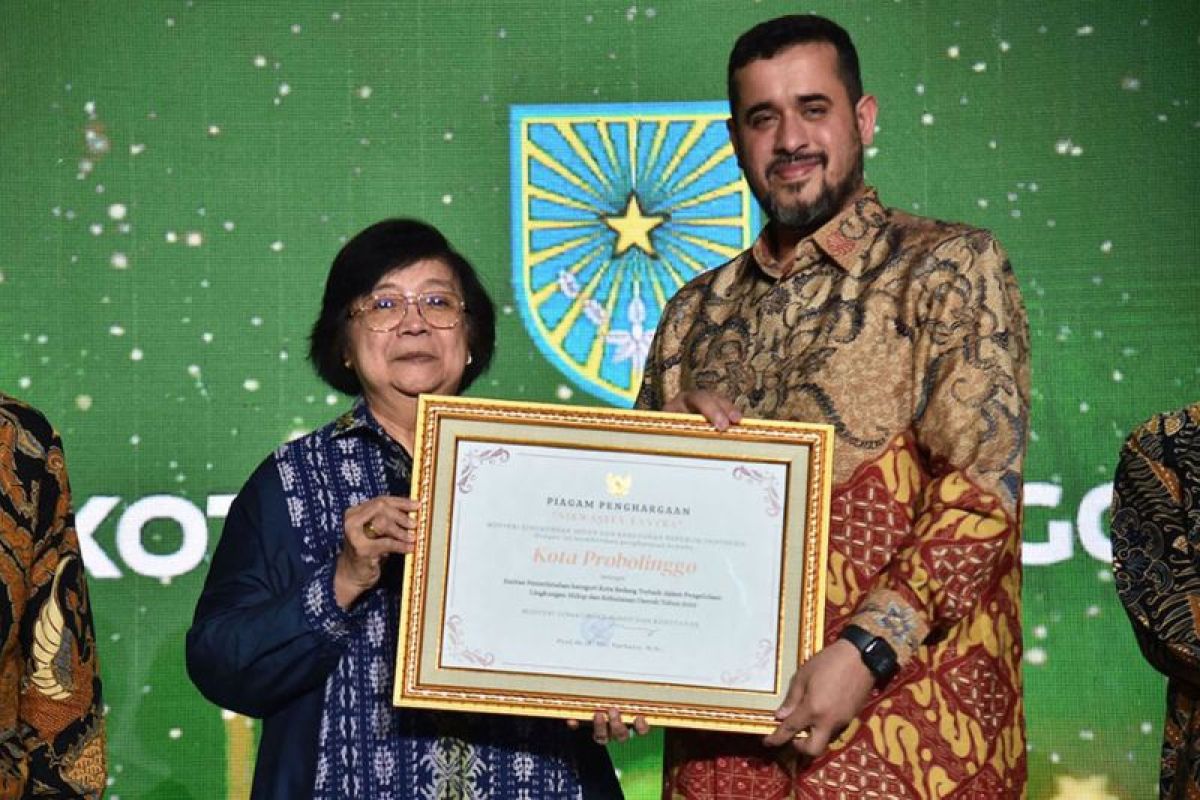 Wali Kota Probolinggo terima penghargaan Nirwasita Tantra dari KLHK