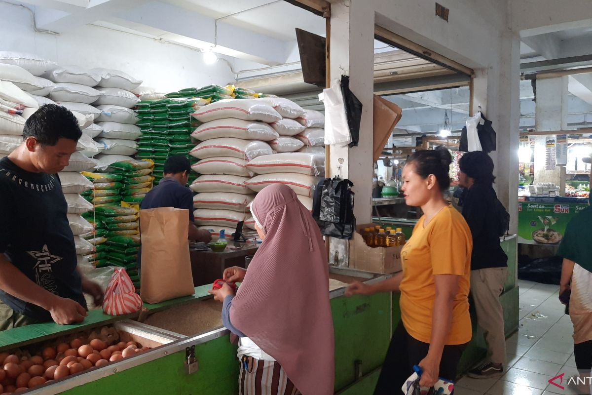 Pantauan harga beras di pasar tradisional Tangerang
