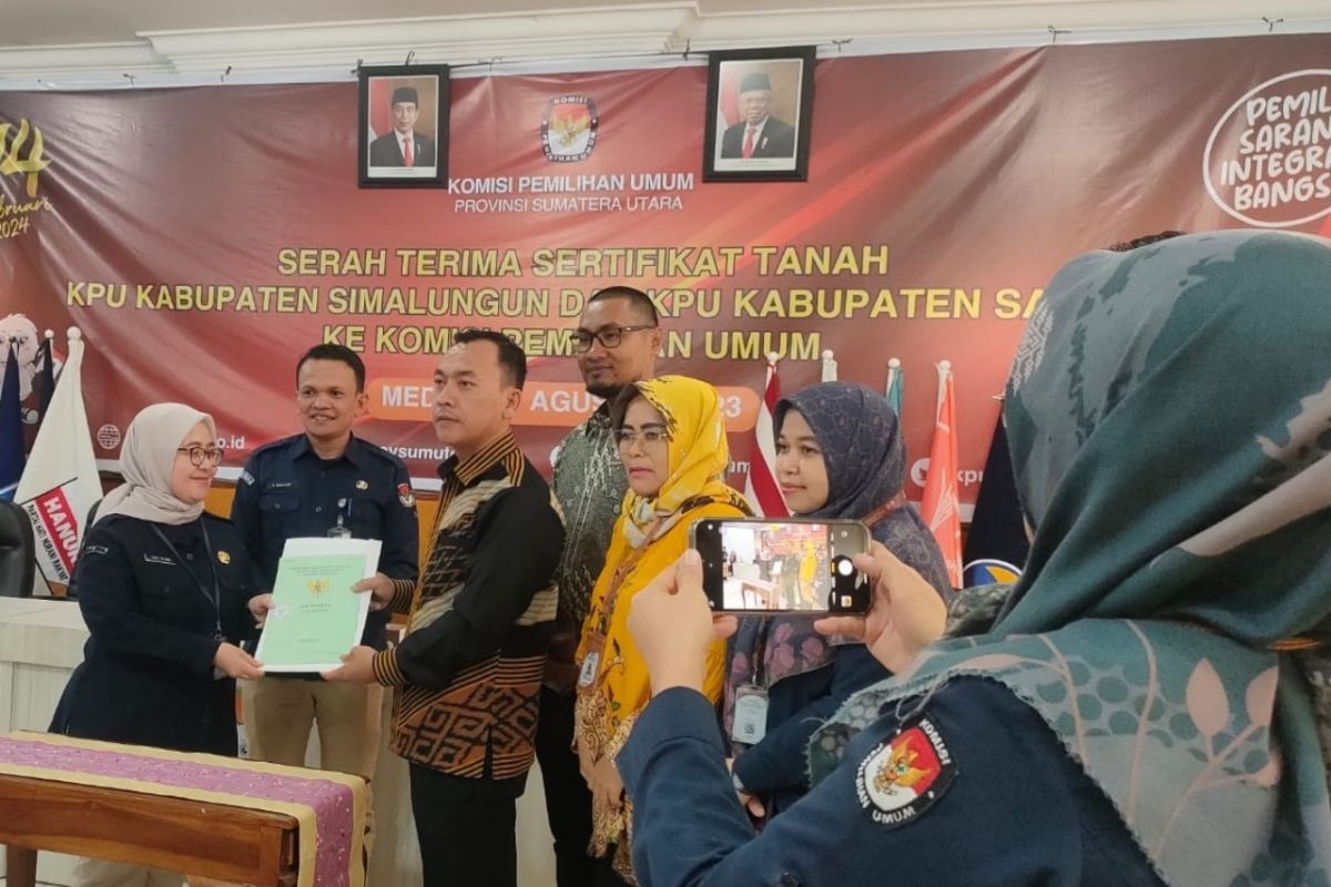 KPU Simalungun serahkan sertifikat tanah hibah ke KPU RI