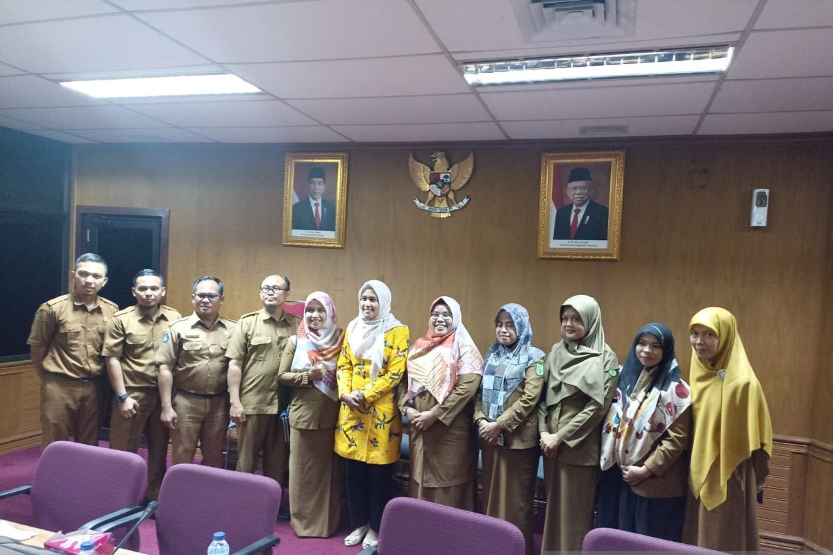 Diminta kembalikan Rp23 juta/orang, puluhan guru penerima beasiswa Pemprov Riau ngadu ke DPRD