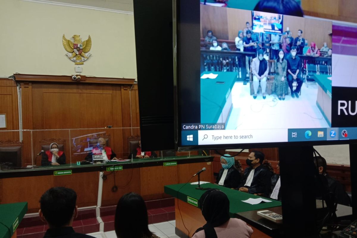 Majelis hakim PN Surabaya vonis berbeda tiga terdakwa 