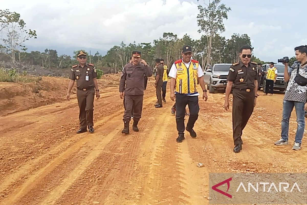 Kejati Sumbar tinjau pembangunan jalan menuju Pelabuhan Teluk Tapang Air Bangis (Video)