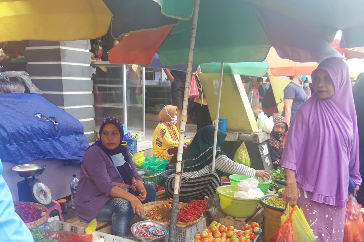 DPRD  Halmahera Utara beri hadiah  pelaku usaha taat pajak