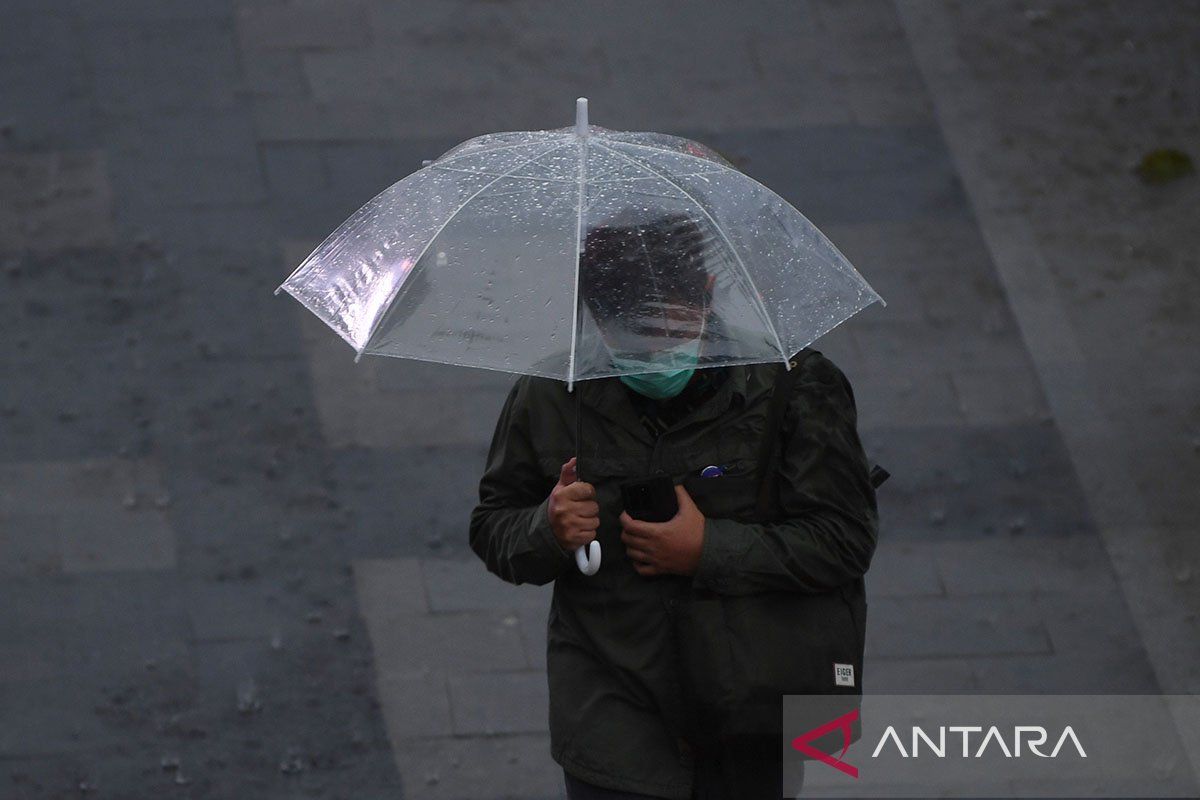 Sebagian Jakarta berpotensi hujan disertai angin pada sore hari