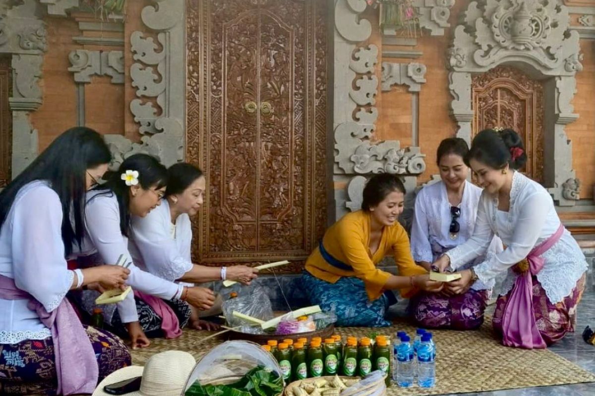 Istri Dirut PLN dukung pelaku kesenian Bali
