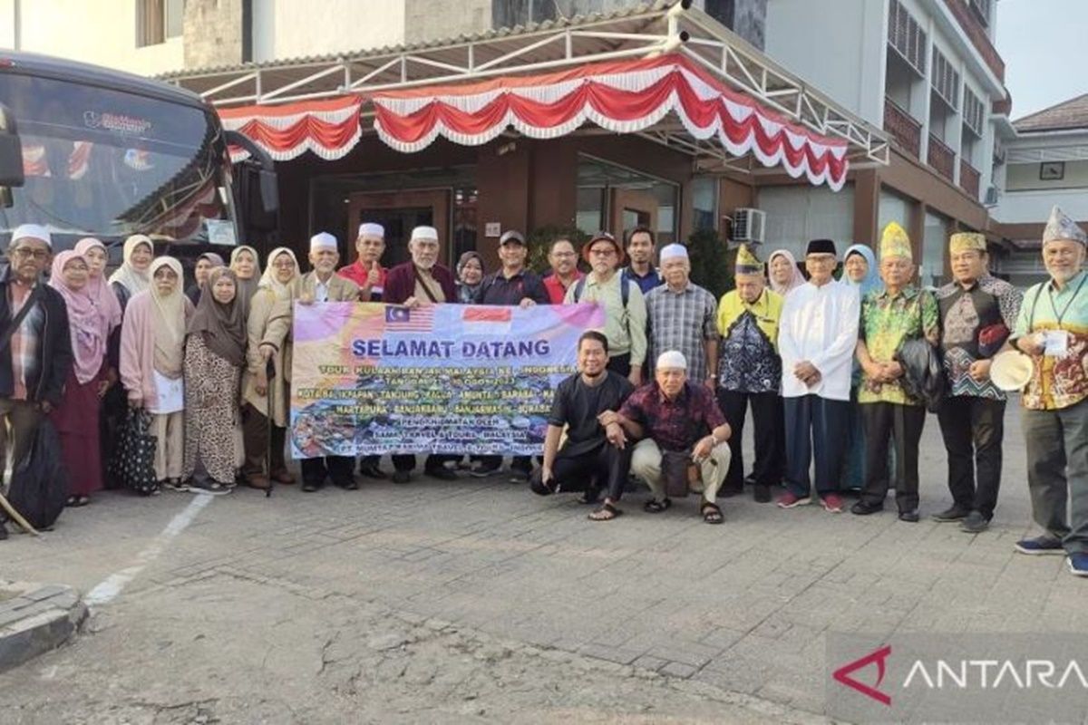 52 wisatawan asal Malaysia keturunan Suku Banjar datangi tanah leluhur