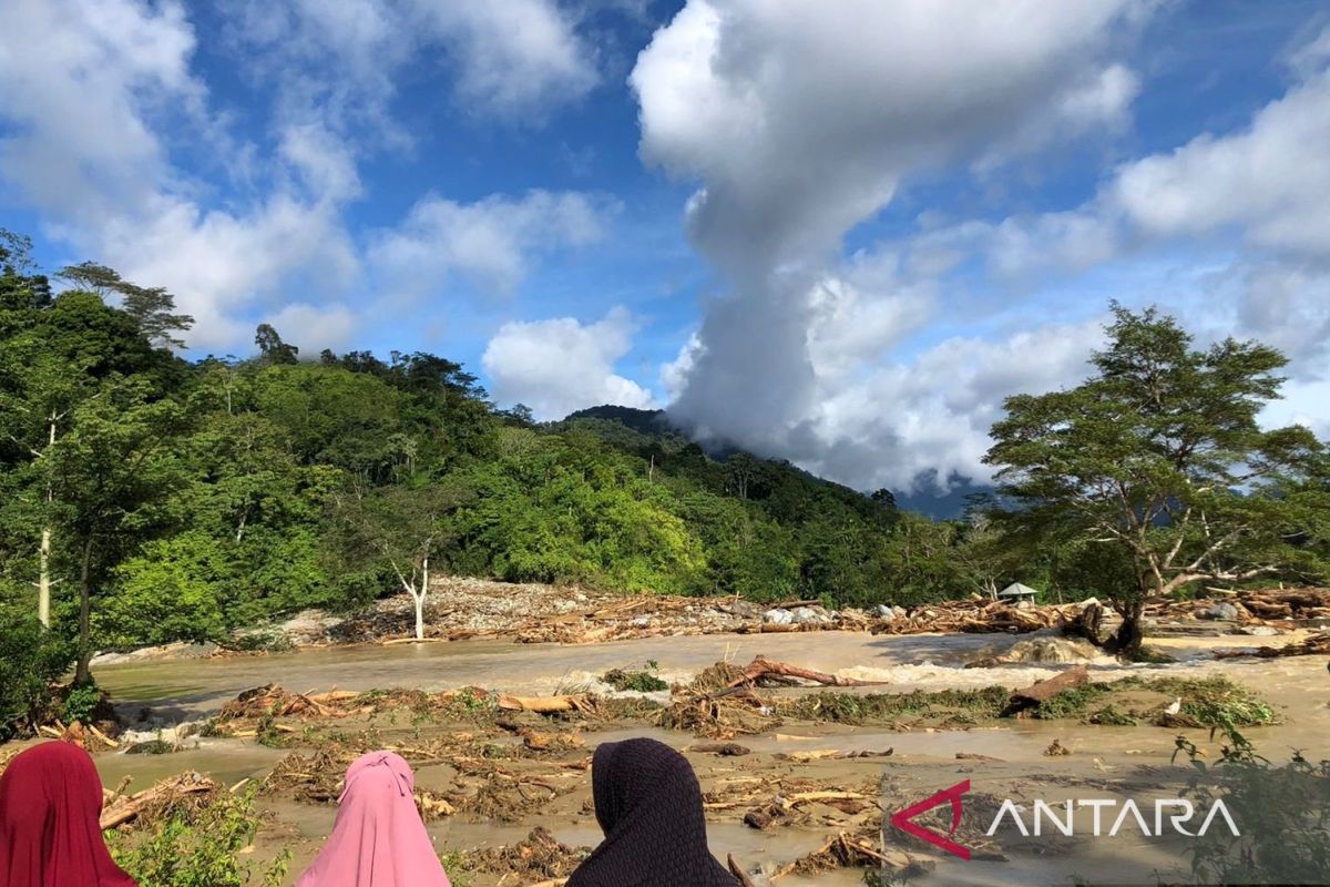 Material longsor banjir bandang masih tutupi aliran sungai di Beutong Ateuh Nagan Raya