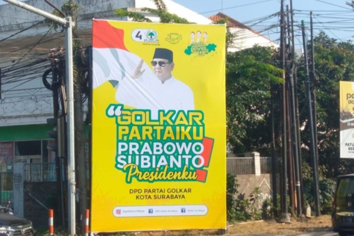 Baliho "Prabowo Subianto Presidenku" hiasi jalanan Kota Surabaya