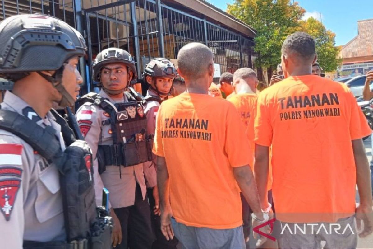 Polisi tetapkan lima DPO kasus blokade Jalan Trans Papua Barat