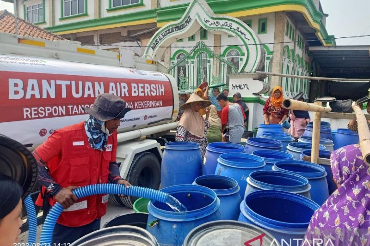 Kekeringan meluas, PMI Banten tambah layanan bantuan air bersih