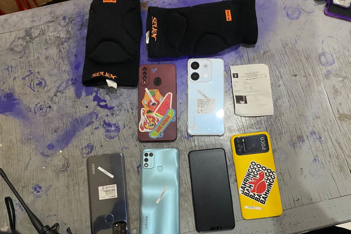 Petugas Lapas Kelas I Semarang gagalkan penyelundupan enam ponsel