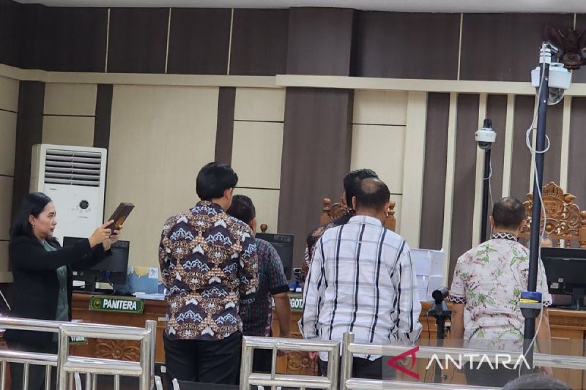 Tiga pejabat diperiksa sebagai saksi dugaan suap Bupati Pemalang