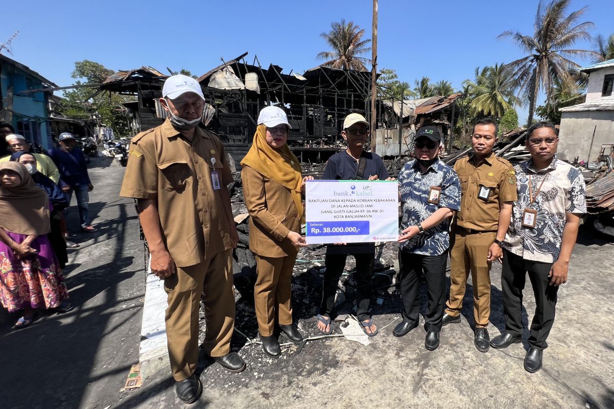 Bank Kalsel bantu korban kebakaran di Gang Gusti Galuh, Surgi Mufti Banjarmasin