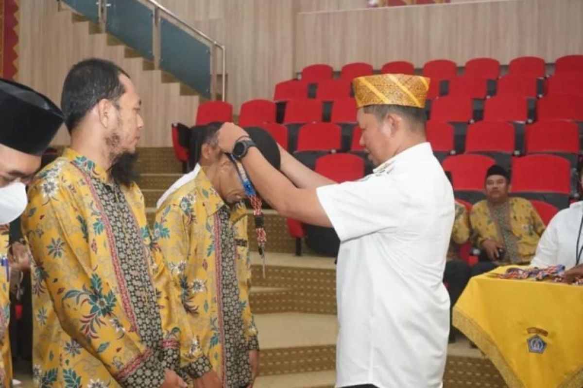 Pj Wali Kota lepas 74 calon jamaah umrah asal Kota Kendari
