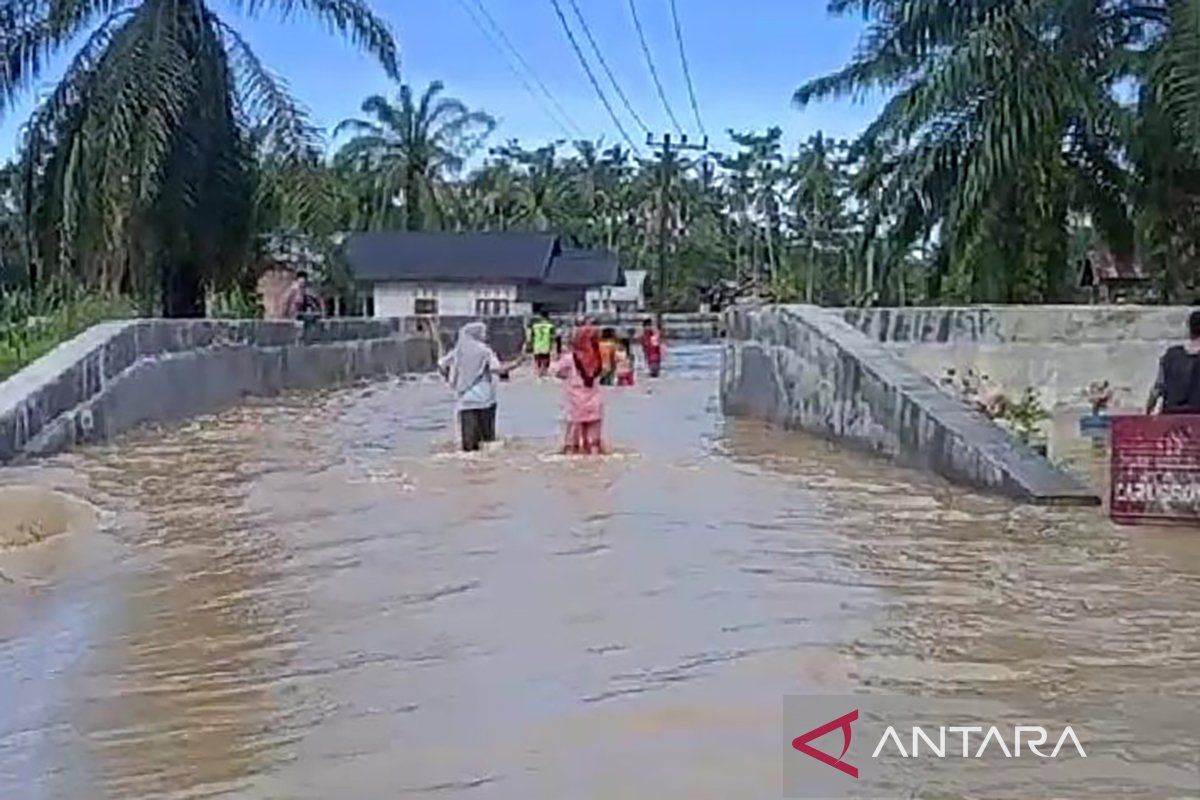 Pesisir Aceh Tamiang diterjang banjir luapan sungai