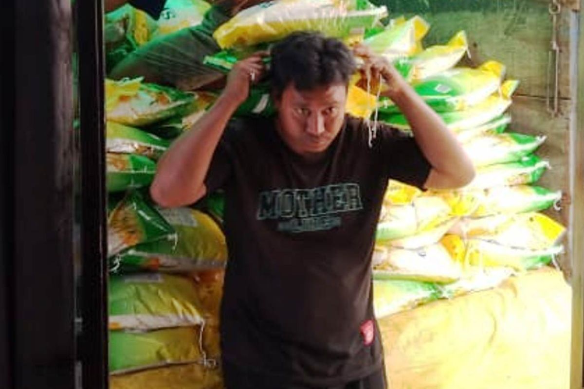 Bulog Samarinda jual 50 ton beras  dengan harga murah