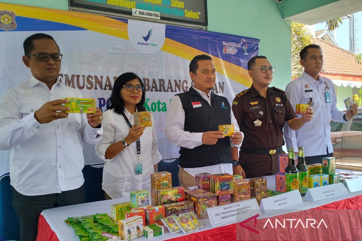 Ratusan obat tradisional tanpa izin edar dimusnahkan Loka POM Surakarta