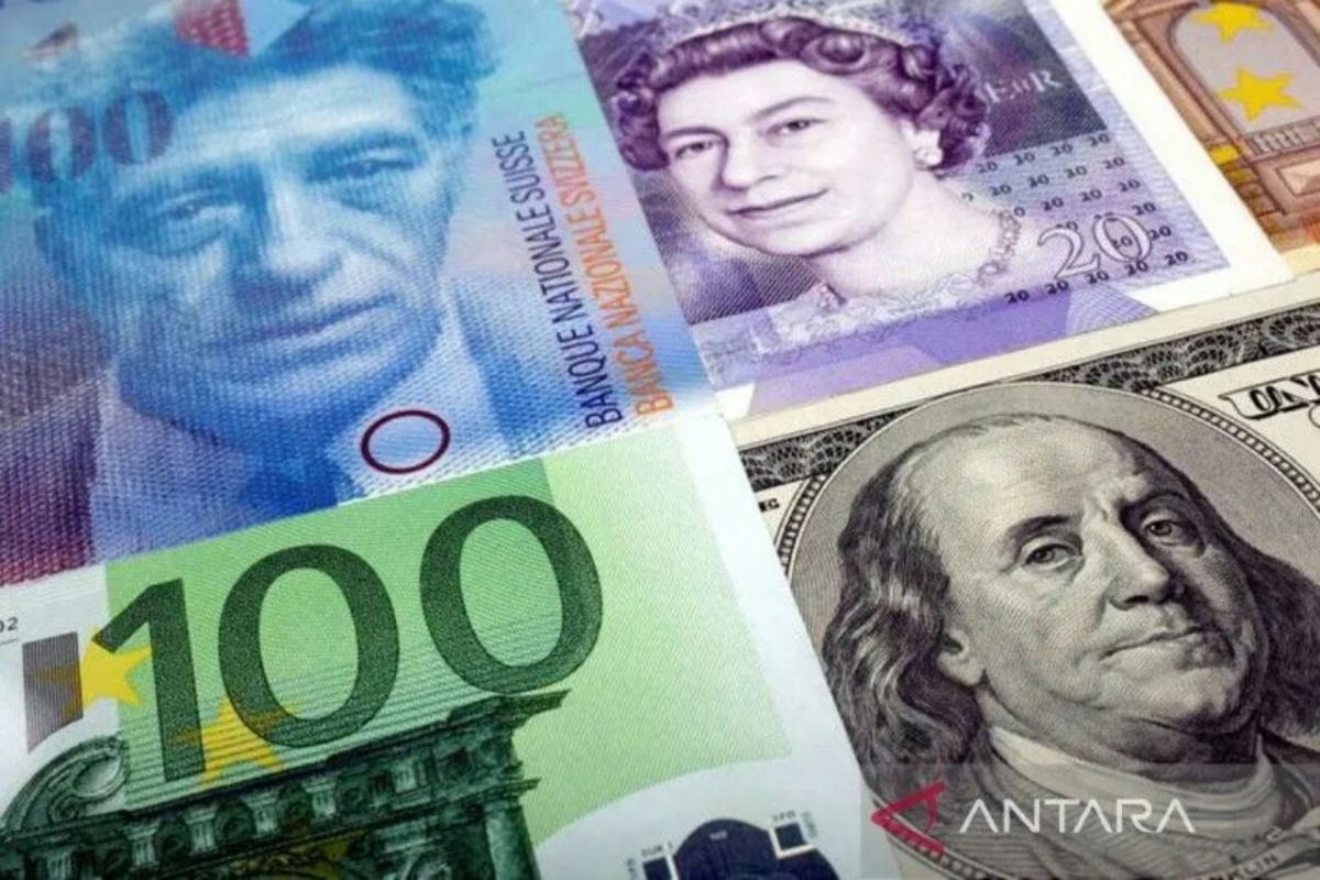 Dolar AS menguat, euro, pound jatuh setelah pengumuman Bank Sentral Eropa