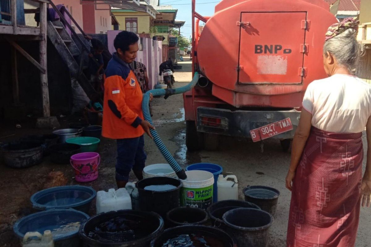 Desa terdampak kekeringan di Bima-NTB dipasok air bersih