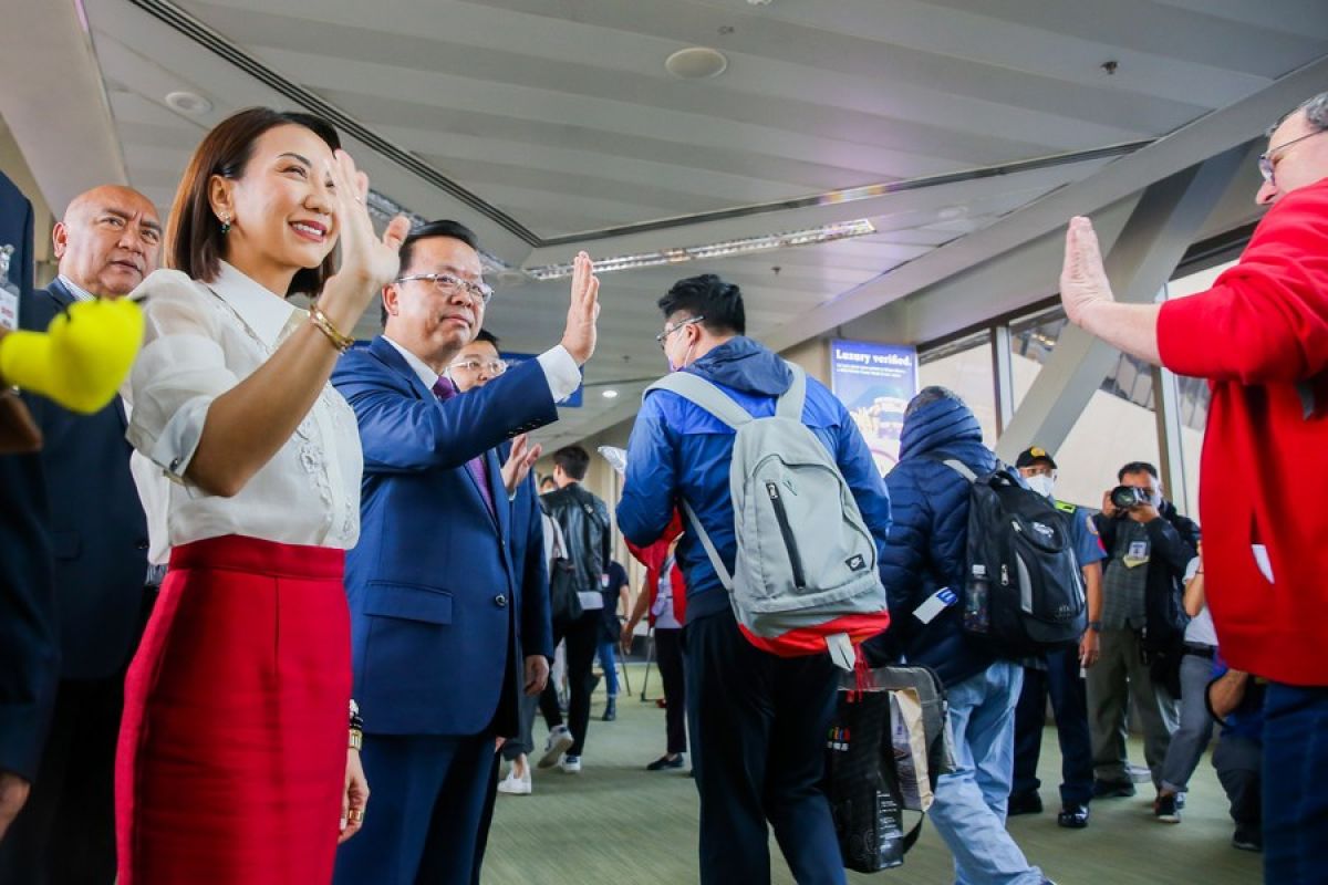Petugas imigrasi Filipina dapat pelatihan Bahasa Mandarin