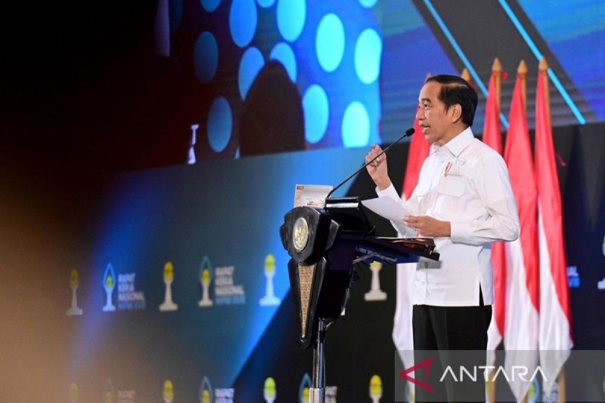 Jokowi: Ganti mekanisme agunan jadi skor kredit serapan dana KUR