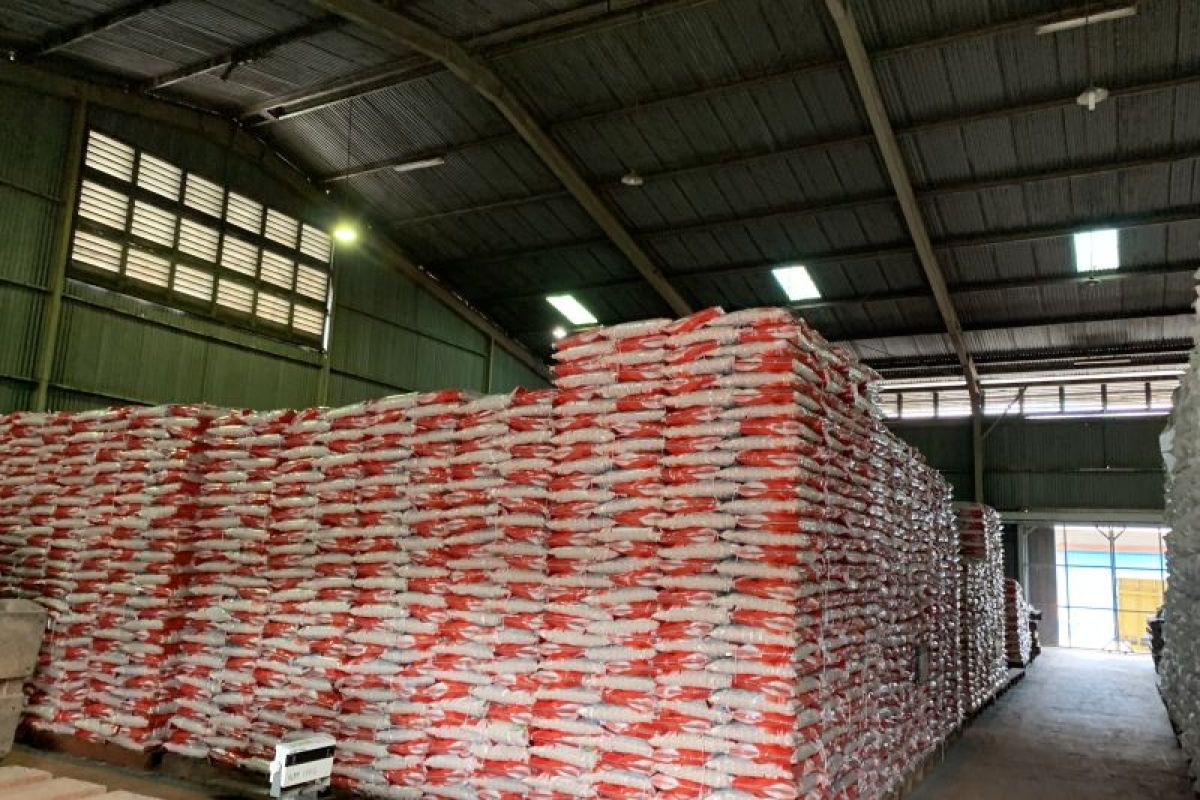Bulog salurkan 5.654 ton beras  bantuan pangan tahap kedua di Sumsel