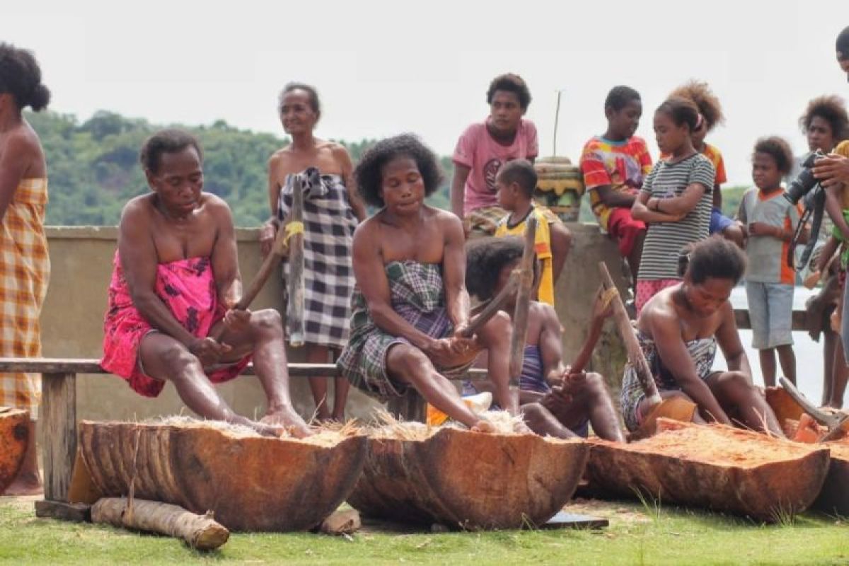 Pemkab Teluk Wondama promosi budaya lokal lewat Festival Roon Wondama