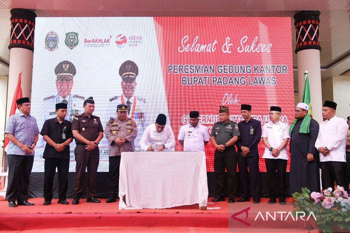 Gubsu resmikan gedung kantor baru Bupati Palas