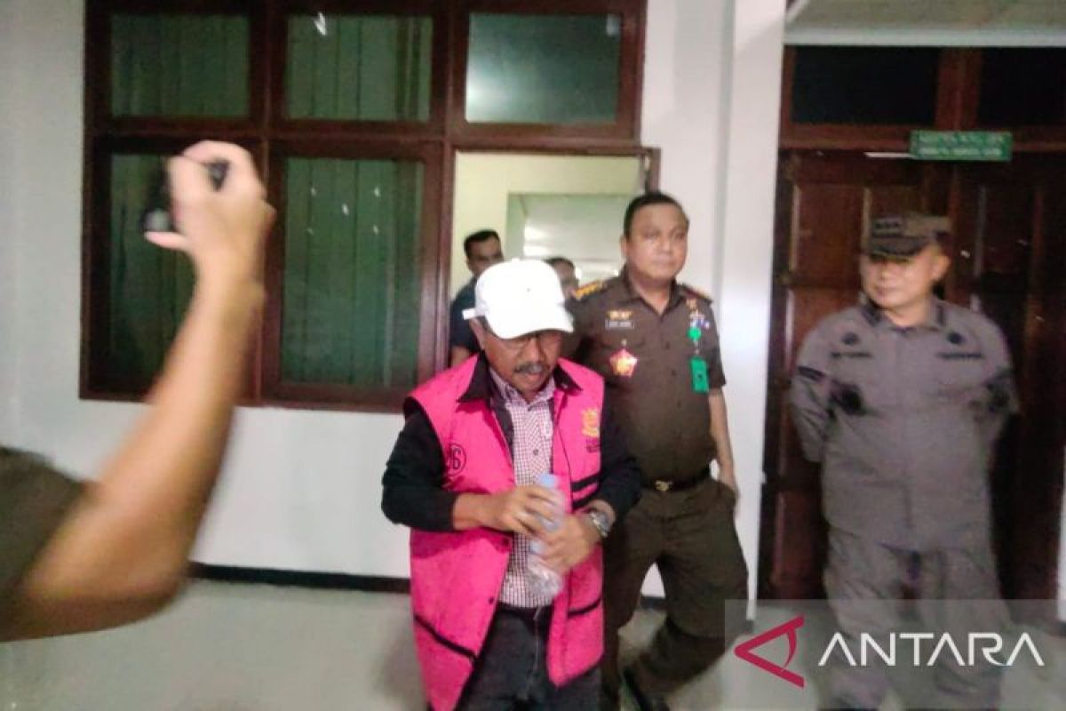 Kejati Eksekusi Mantan Kadis Pupr Kaimana Terkait Korupsi Pltg Antara News Papua Barat