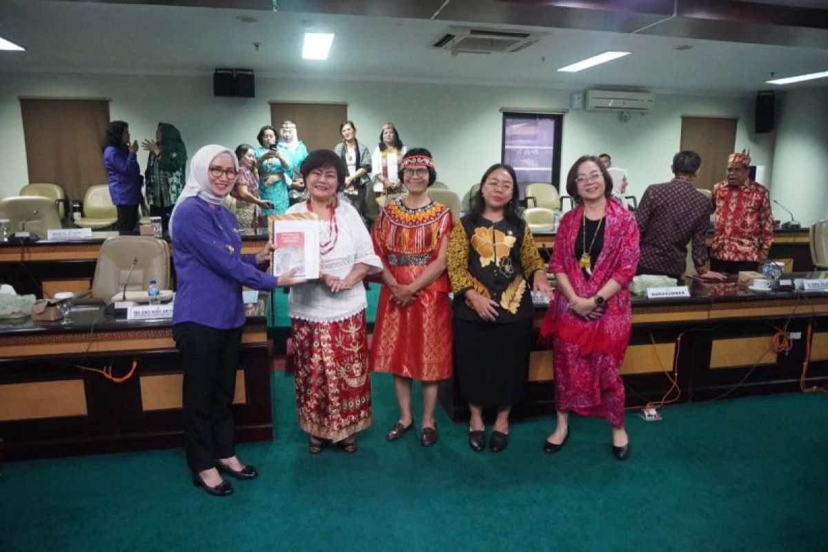 Perempuan Dayak meminta pembangunan IKN selaras budaya lokal