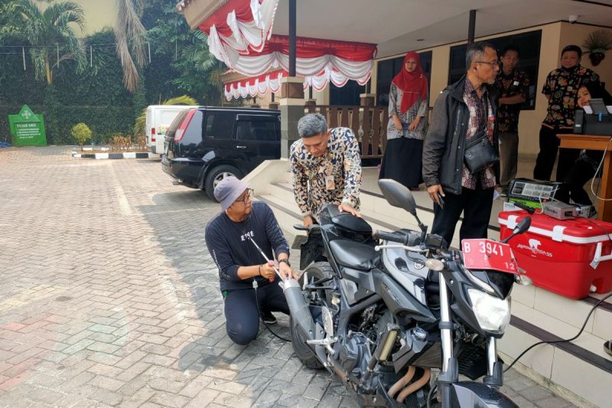 Jakbar uji emisi ratusan kendaraan di Palmerah guna tekan polusi udara