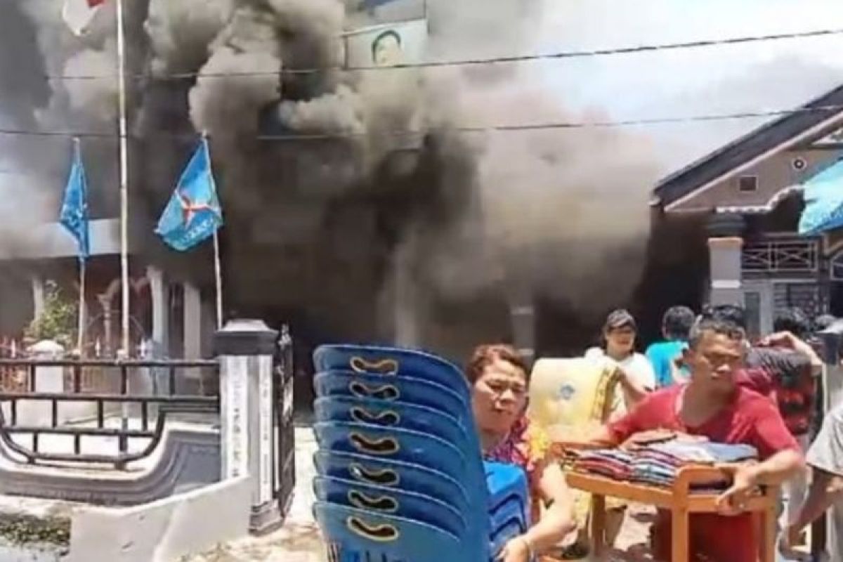 Rumah aspirasi anggota DPRD Kota Pematang Siantar terbakar