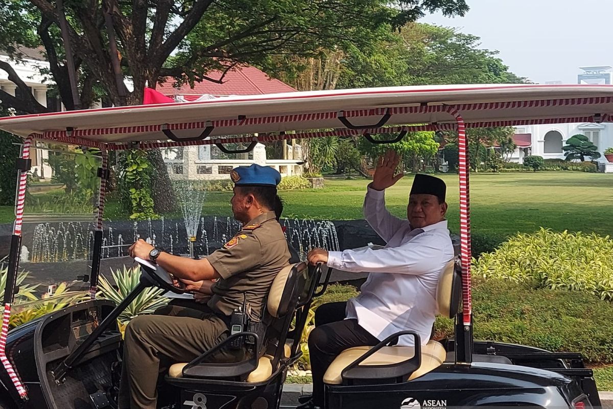 Menhan Prabowo sambangi Istana Merdeka usai Presiden Jokowi buka rakornas